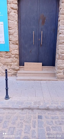 Carteles con mensajes aparecen en Castellar y en distintos enclaves de la provincia